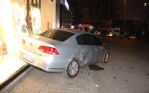 Kavşakta çarpıştılar; 2 yaralı