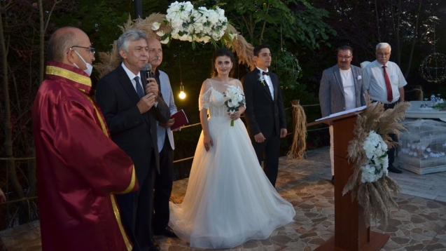 BİRLİKTELİKLERİNİ, DÜĞÜNLE TAÇLANDIRDILAR...