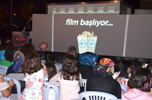 SİNEMA GÜNLERİ MAHALLELERDE SÜRÜYOR