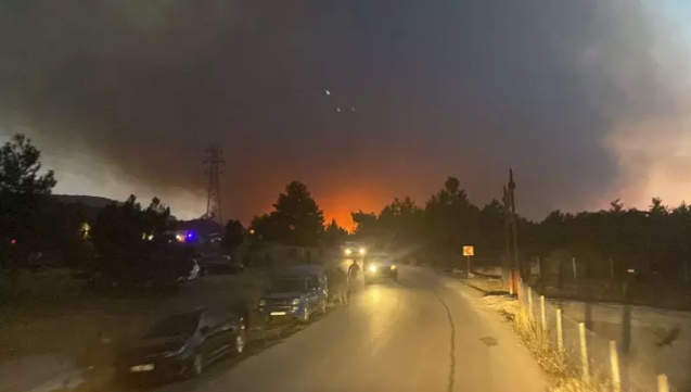 Orman yangınlarına müdahale sürerken yeni bir yangın daha...