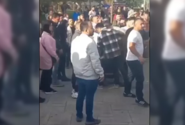 2 kızı taciz etti... Esnafa bıçak çekti...