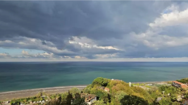 Aynı anda gökkuşağı ve hortum...