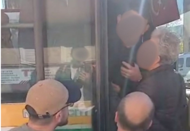 Halk otobüsünde taciz iddiası...