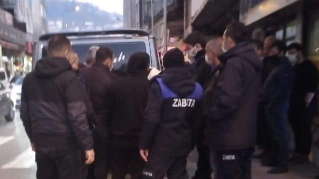 Zabıta ile tartışmaya girdi...
