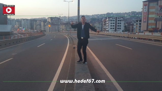 Kulaklığını takarak Kaptaş havası oynadı...