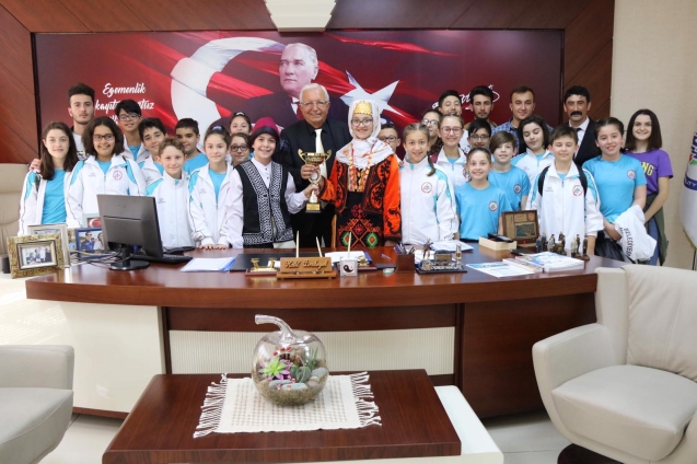 Şampiyon ekip Posbıyık’ı ziyaret etti