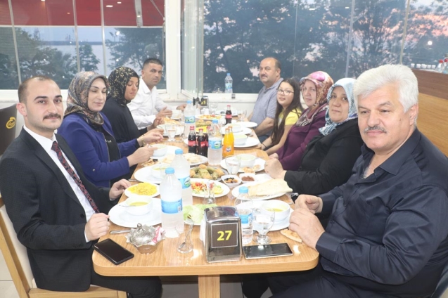 Tanık ailesi iftarda bir araya geldi…