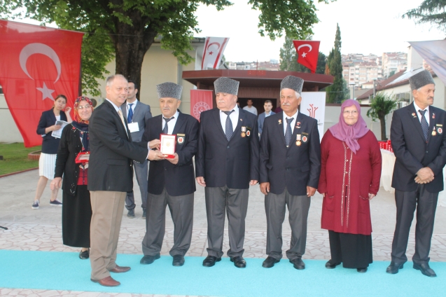 Her zaman dimdik ayaktayız…