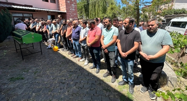 11 yaşındaki oğlunu kaybetti... Gözyaşları sel oldu...