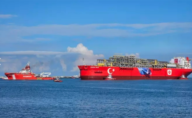 İlk yüzer doğalgaz üretim platformu Filyos'a ulaştı...