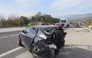 Otoyolda cip, otomobile çarptı: 1 ölü, 4 yaralı...
