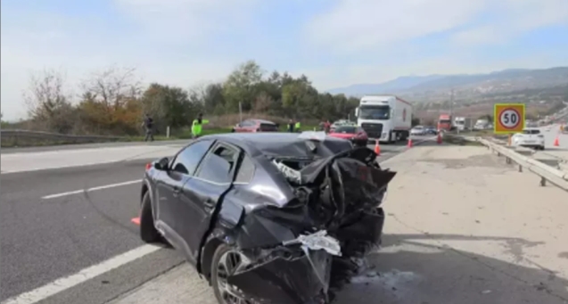 Otoyolda cip, otomobile çarptı: 1 ölü, 4 yaralı...