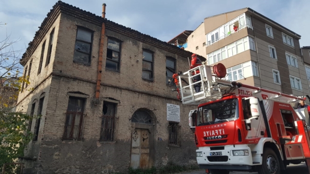 METRUK BİNADA TEHLİKE ARZ EDEN BÖLÜMLER TEMİZLENDİ...