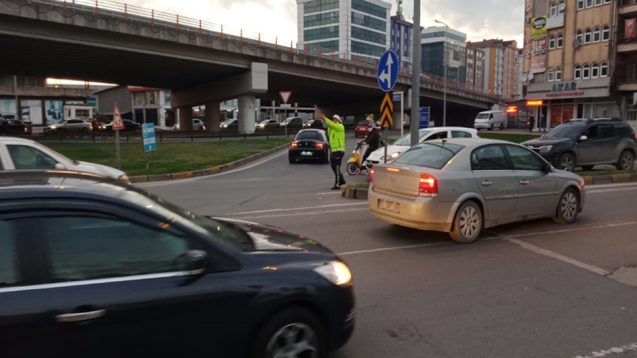 Akıllı Kavşağın Aklı Yetmedi… Polis devreye girdi…