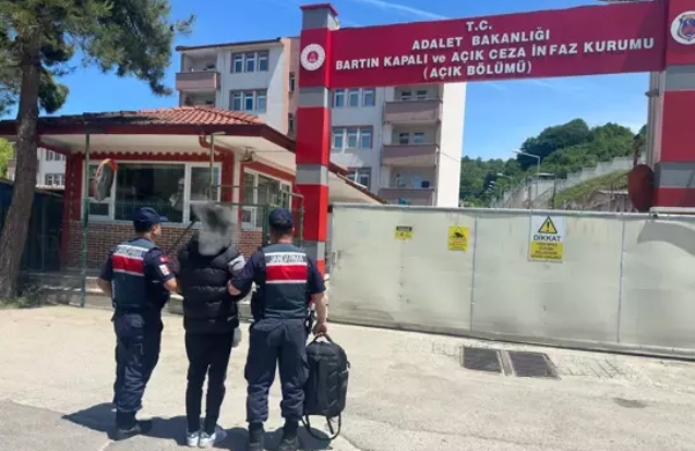 Cezaları bulunan 4 şüpheliyi jandarma ekipleri yakaladı...