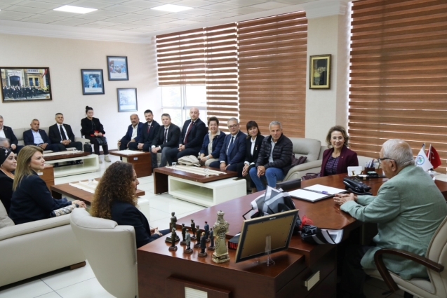 Halil Posbıyık, CHP yönetimini makamında ağırladı...