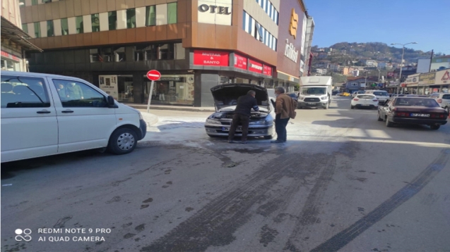 Araç yangını ekipleri harekete geçirdi...