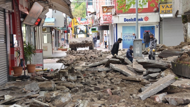 CUMHURİYET CADDESİ GÖZ KAMAŞTIRACAK...