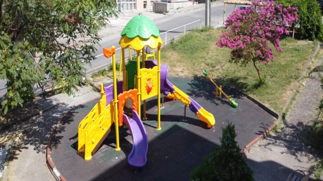 YENİ ÇOCUK PARKLARI KURUYOR...