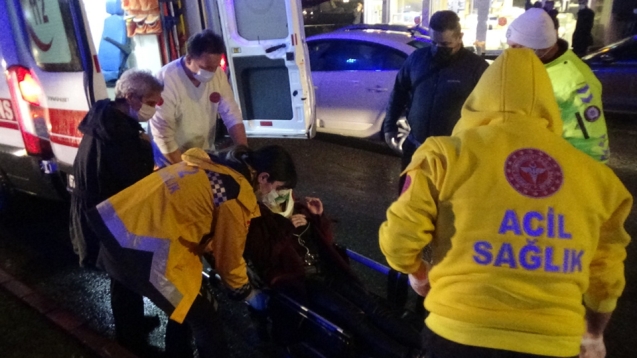 Babaanne ve torununa otomobil çarptı...