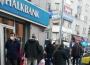 Halkbank önünde hareketlilik...