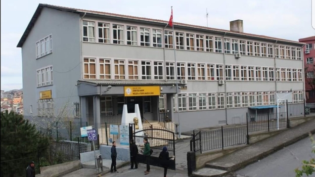 PTT'DE KIZ MESLEK LİSESİNDE HİZMET VERECEK...