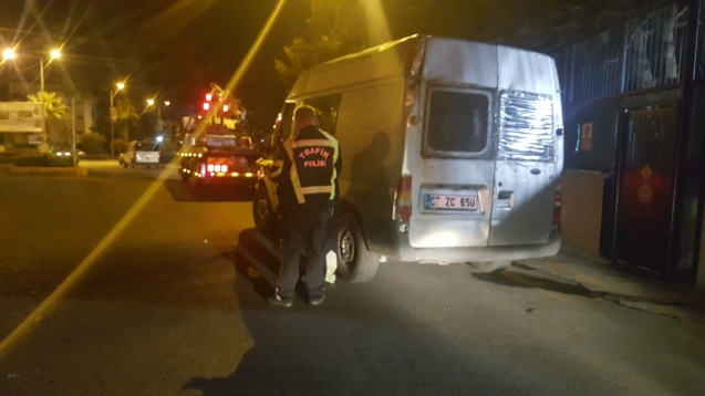 Kargo firmasınin alkollü  sürücüsü çarptı kaçtı...