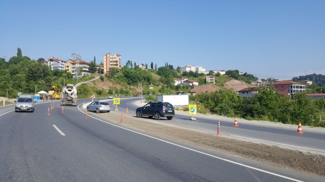 YOL İKİ ŞERİDE DÜŞÜRÜLDÜ...