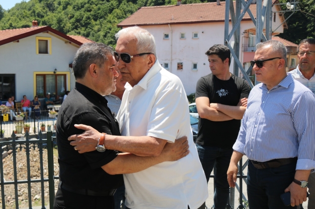 Cengiz Güneş, annesini son yolculuğuna uğurladı...