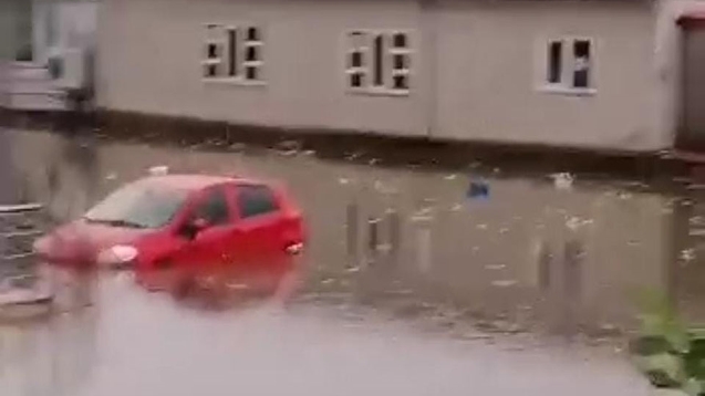 Yoğun yağış, su baskınlarına neden oldu...