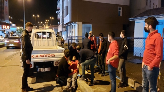Önce yayaya, sonra kamyonete çarpıp kaçtı…