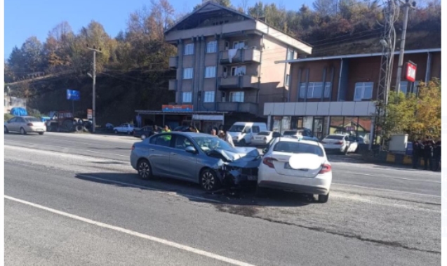 Otomobiller çarpıştı... 1 yaralı...