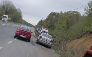 Ambulansı gören meraklandı...