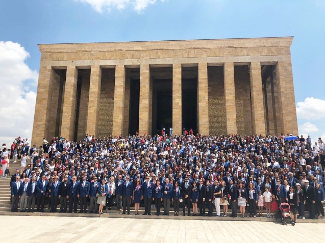 “Rotary Dünyayı Birleştirir/ Rotary Connects The World”