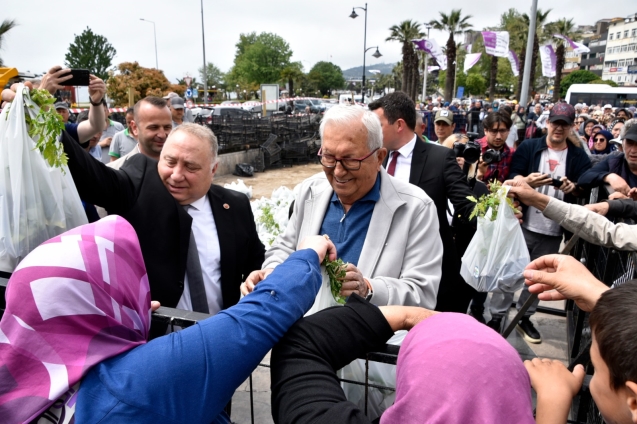 350 bin ata tohumu fidesi Kdz. Ereğli halkıyla buluştu...